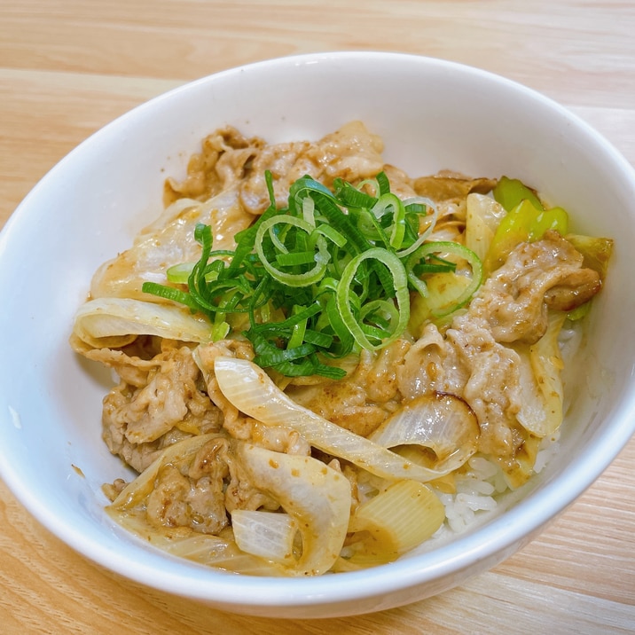 やみつき！豚バラとネギのごまだれ炒め丼